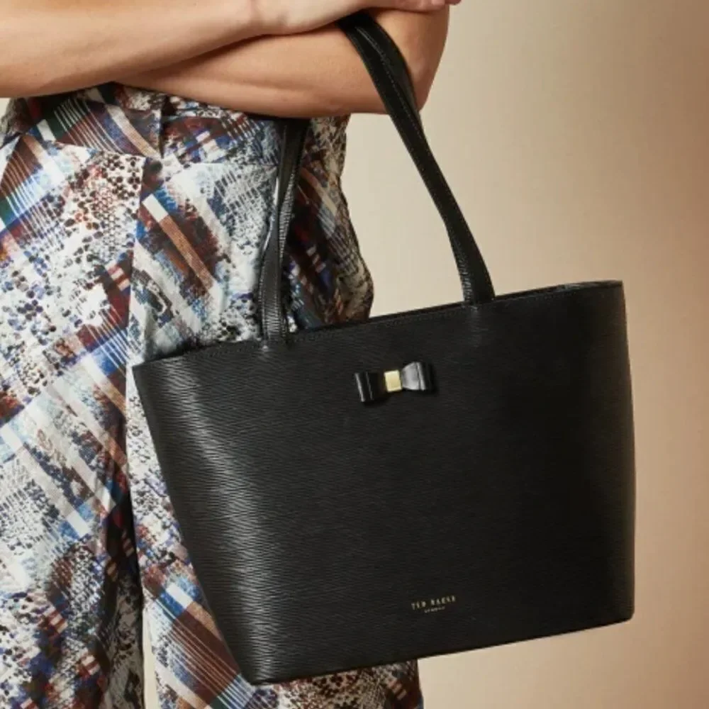 Ted Baker DEANNAH Small bow detail shopper